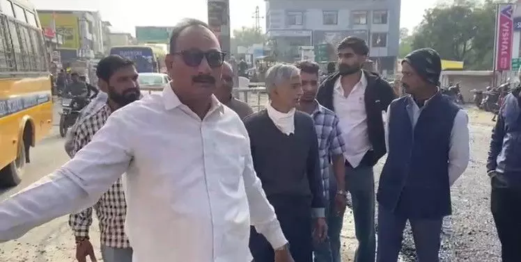 work halted after Deputy Speaker Pancholi protests