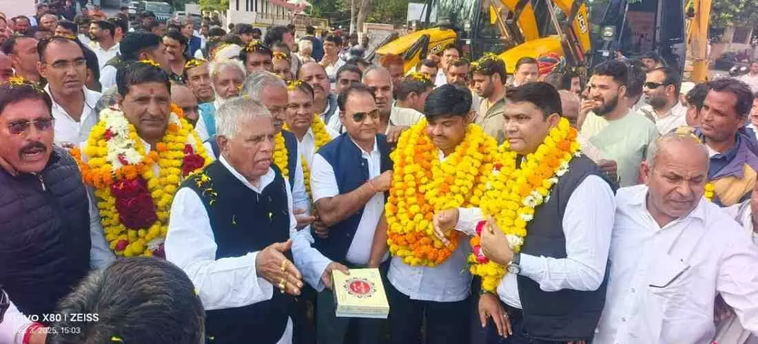 Newly nominated Congress officials received a grand welcome, Newly nominated Congress officials received a grand welcome,