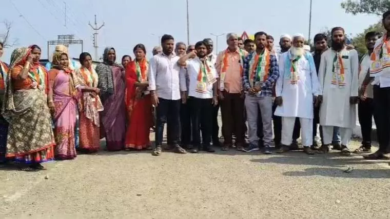 Latur Breaking: Chaos in Renapur over election postponement, city completely shut since morning Latur Breaking: Chaos in Renapur over election postponement, city completely shut since morning