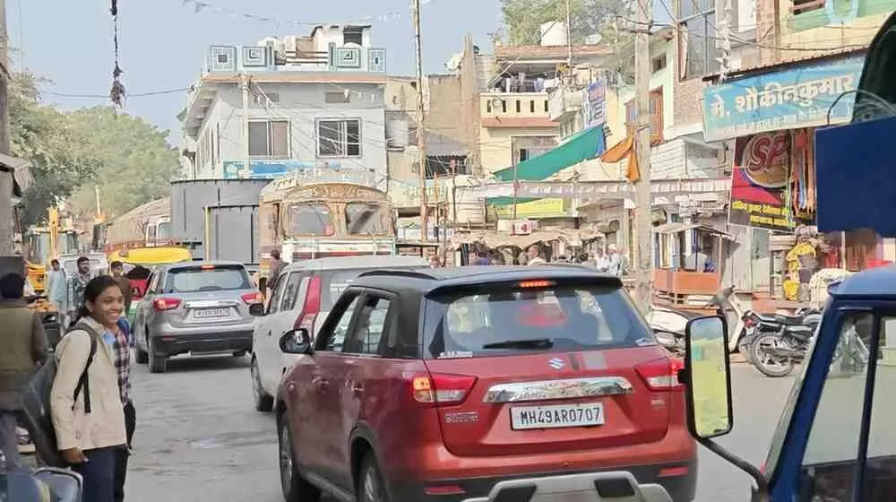 Traffic jam in Chikarda poses a serious problem, Traffic jam in Chikarda poses a serious problem,