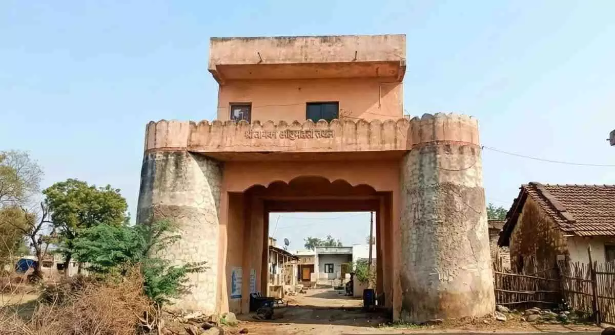 A unique example of democracy: This village has been without elections for 45 years, where the sarpanch is decided by sitting on the chavadi. A unique example of democracy: This village has been without elections for 45 years, where the sarpanch is decided by sitting on the chavadi.