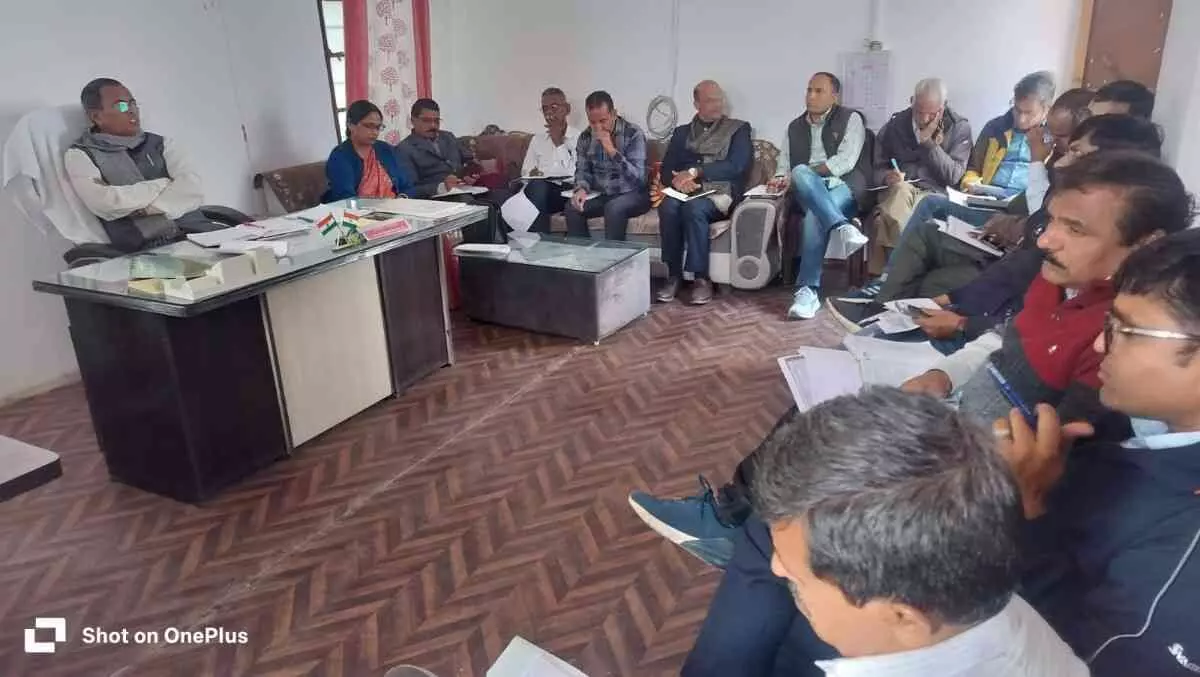 CBEO Meena held a review meeting in Bhupal Sagar,