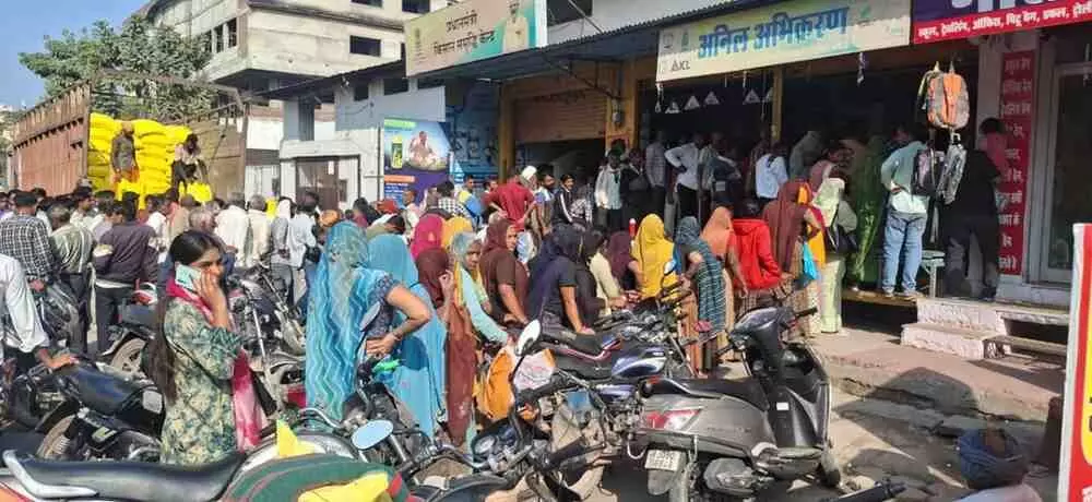 Fertilizer crisis deepens: Long queues at farmers