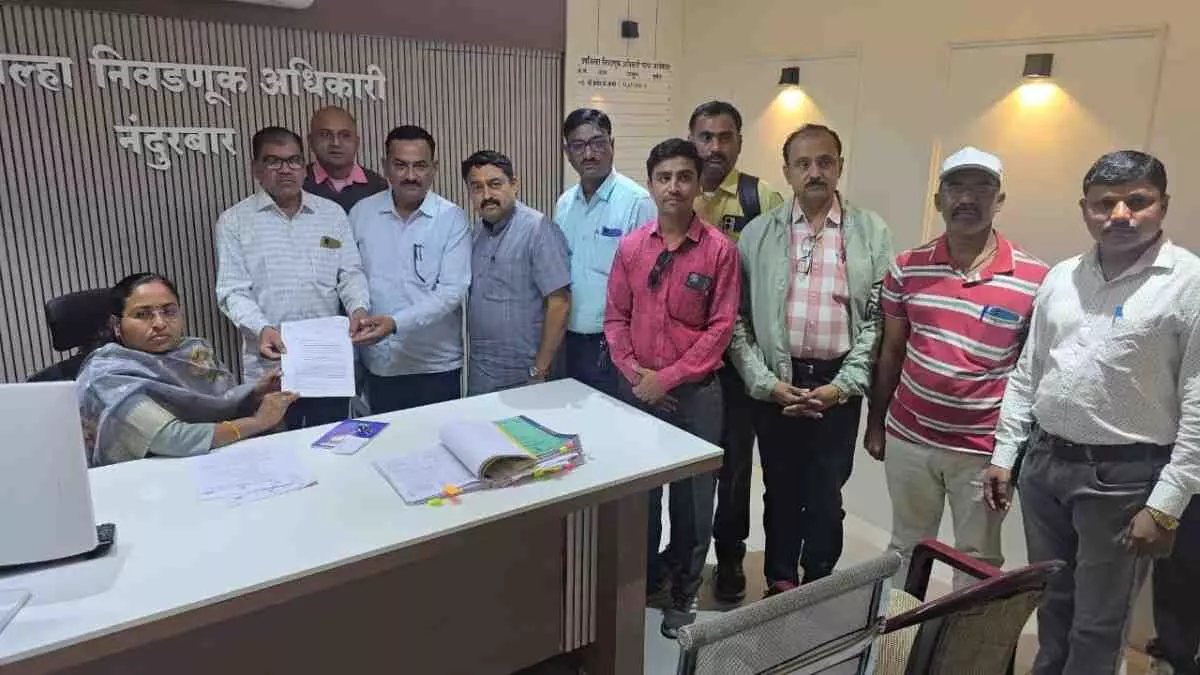 Statewide school closure movement in Maharashtra: Nandurbar Coordination Committee submits detailed memorandum to Chief Minister Statewide school closure movement in Maharashtra: Nandurbar Coordination Committee submits detailed memorandum to Chief Minister