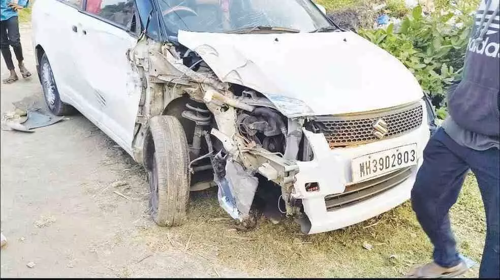 Nandurbar: A Swift Dzire and an auto-rickshaw collided on the Taloda-Shahada road, injuring four people. Nandurbar: A Swift Dzire and an auto-rickshaw collided on the Taloda-Shahada road, injuring four people.
