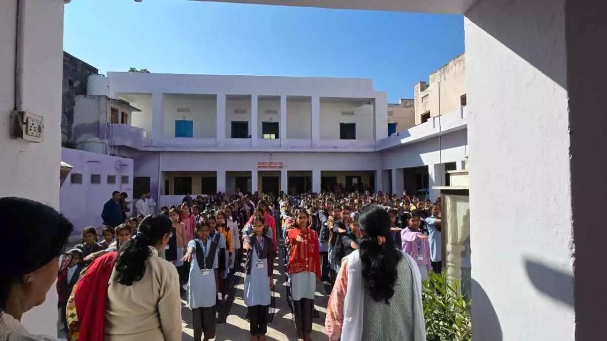 Girl students in Amet take a road safety pledge