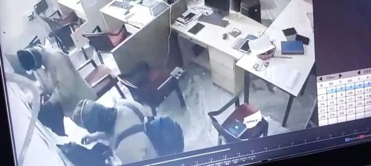 Thieves attempt to attack Bandhan Bank and a vacant house