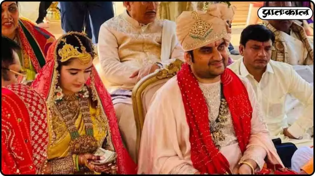 Storyteller Indresh Upadhyays wedding was a grand affair; learn about his wife Shipra Storyteller Indresh Upadhyays wedding was a grand affair; learn about his wife Shipra