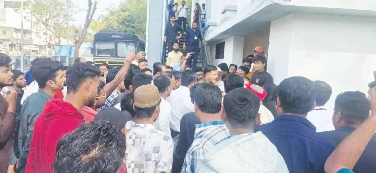 Nandurbar: Rumors of a strongroom seal being broken in Shahada spark panic; administration says seal is completely secure Nandurbar: Rumors of a strongroom seal being broken in Shahada spark panic; administration says seal is completely secure