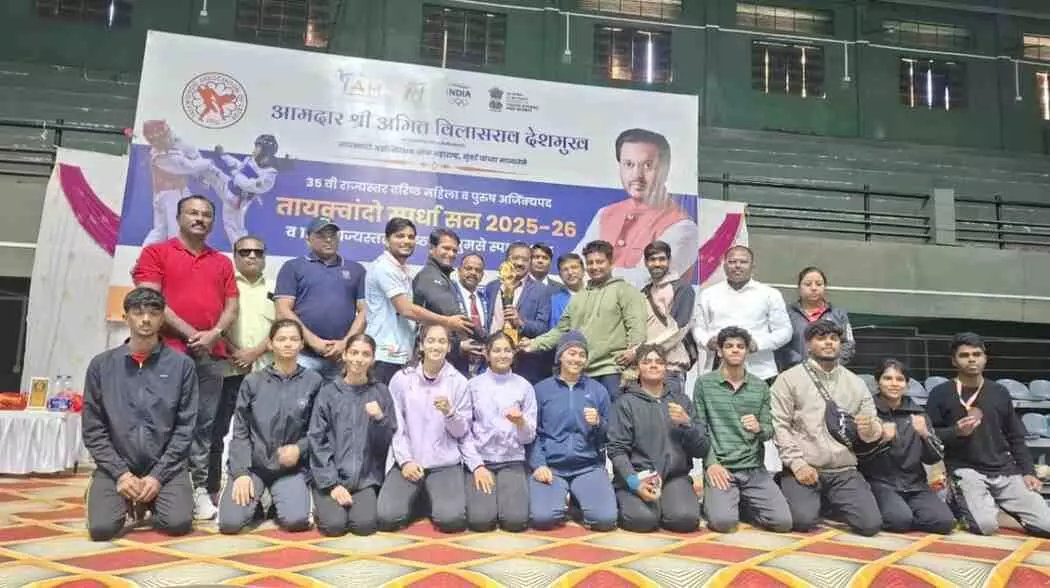 State-level Taekwondo competition: Pune district champion, Thane runner-up; Nikita Pawar and Kanifnath Pokale became outstanding players