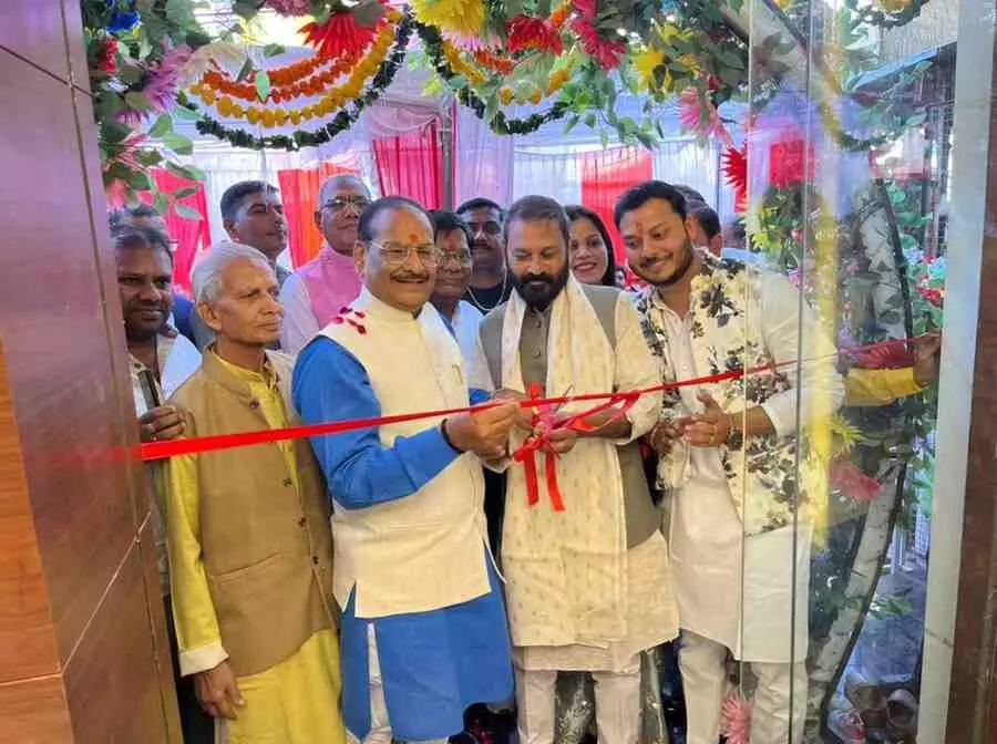 SR Jewellers new showroom inaugurated with grandeur, a new look at 35 years of trusted tradition SR Jewellers new showroom inaugurated with grandeur, a new look at 35 years of trusted tradition