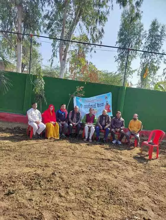 Deeg: A grand felicitation ceremony was organised by Apna Ghar Seva Samiti, talents were honoured and clothes were distributed to the needy. Deeg: A grand felicitation ceremony was organised by Apna Ghar Seva Samiti, talents were honoured and clothes were distributed to the needy.