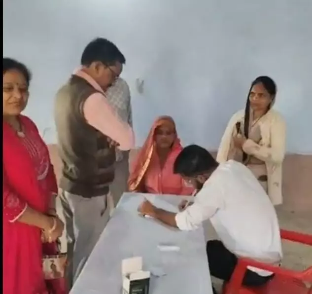 Hindaun City: Free physiotherapy check-up camp at New Mandi Shivalaya Dharamshala, 39 patients received treatment. Hindaun City: Free physiotherapy check-up camp at New Mandi Shivalaya Dharamshala, 39 patients received treatment.