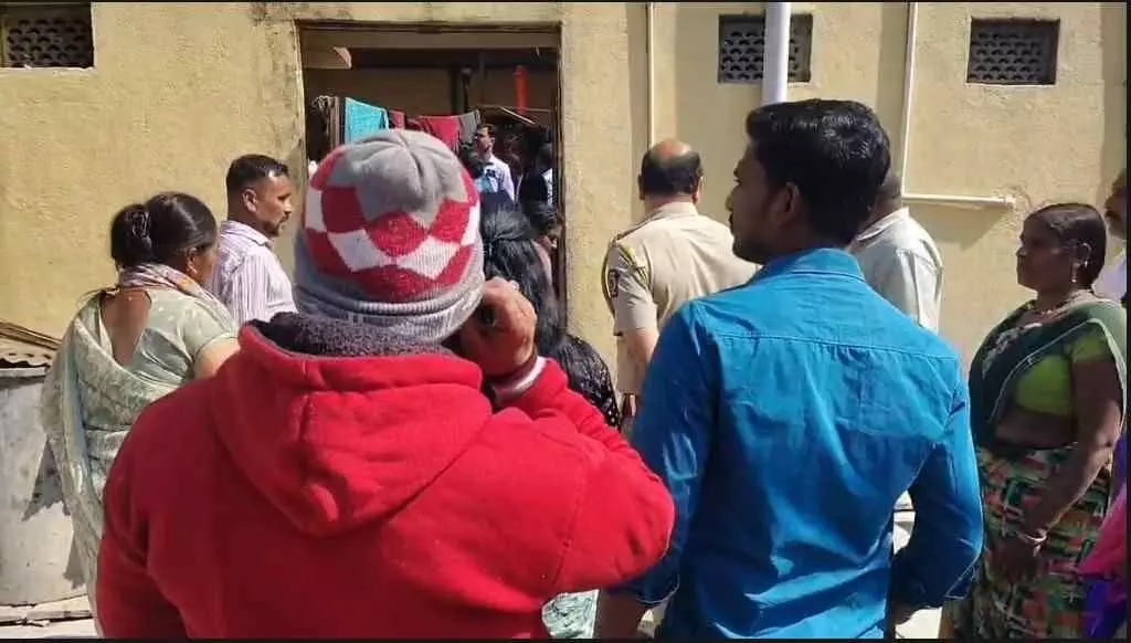 Illicit liquor in Maharana Pratap Nagar: 21-year-old youth commits suicide, angering villagers and warning the administration