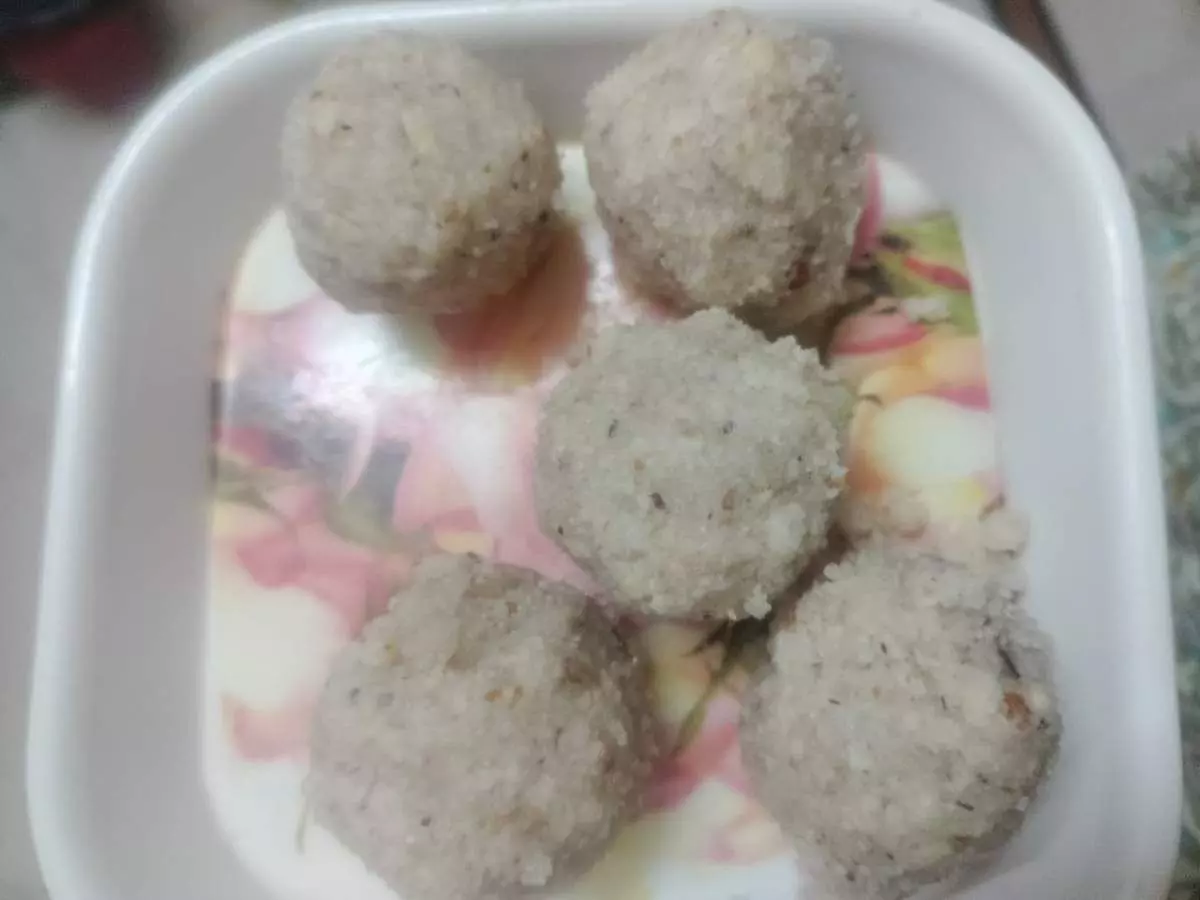 A taste of health in winter: Gond and sesame laddus