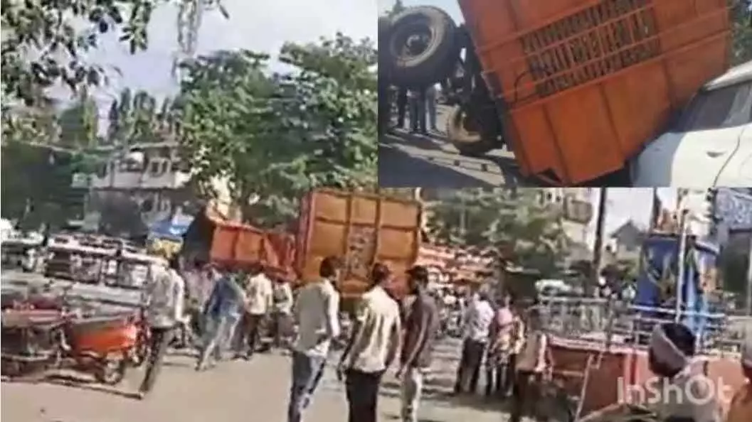 Tragic accident in Murud when tractor trolley falls on car, four people narrowly escape death