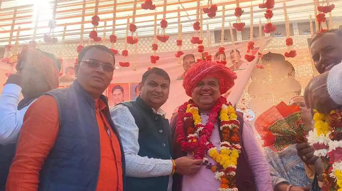 BJP workers felicitated in Bayana on the birth anniversary