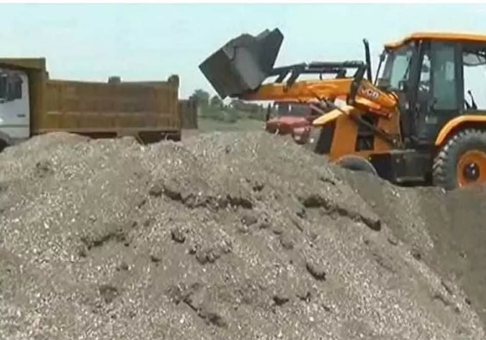 Illegal sand and gravel smuggling rampant in Korpana, raising serious questions about the negligence of the revenue department
