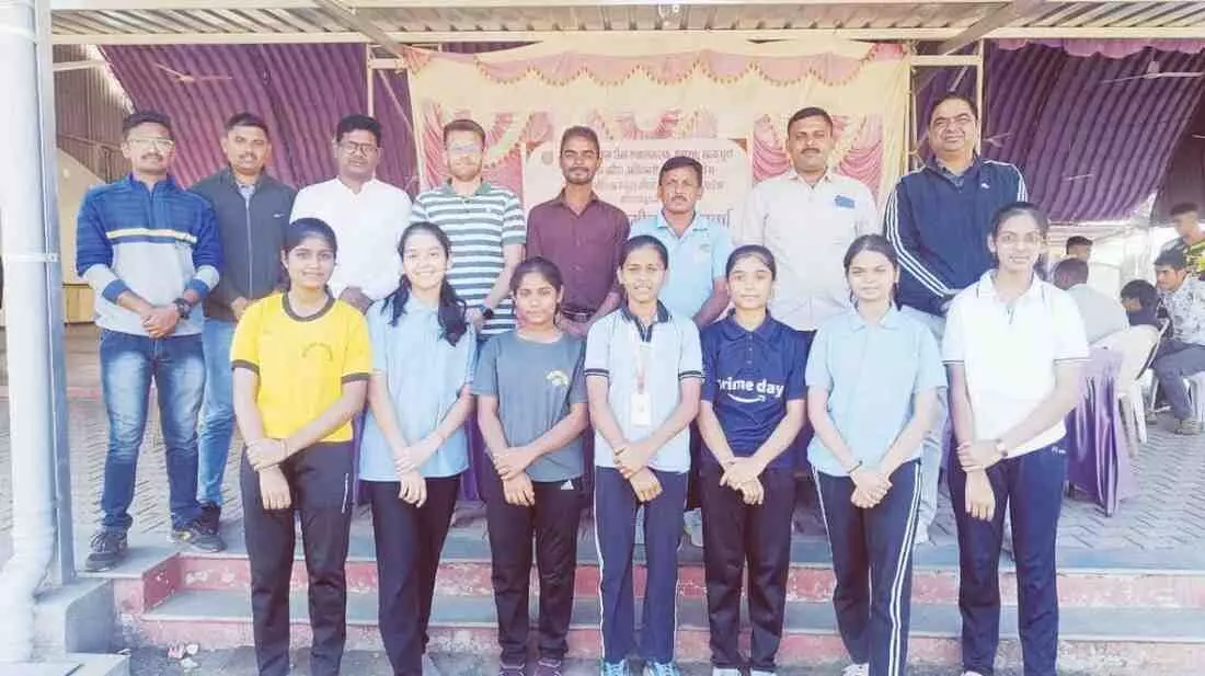 The students of Kamala Nehru Girls School performed brilliantly in Tennikoit, becoming the divisional champions and qualifying for the state level.