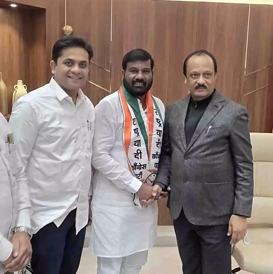Latur Municipal Corporation: New preparations by the game changer duo, political equations intensify Latur Municipal Corporation: New preparations by the game changer duo, political equations intensify