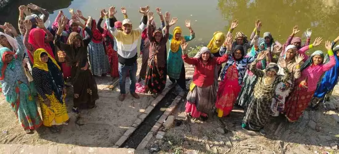 Deeg womens 16th protest against polluted water and fish mortality,