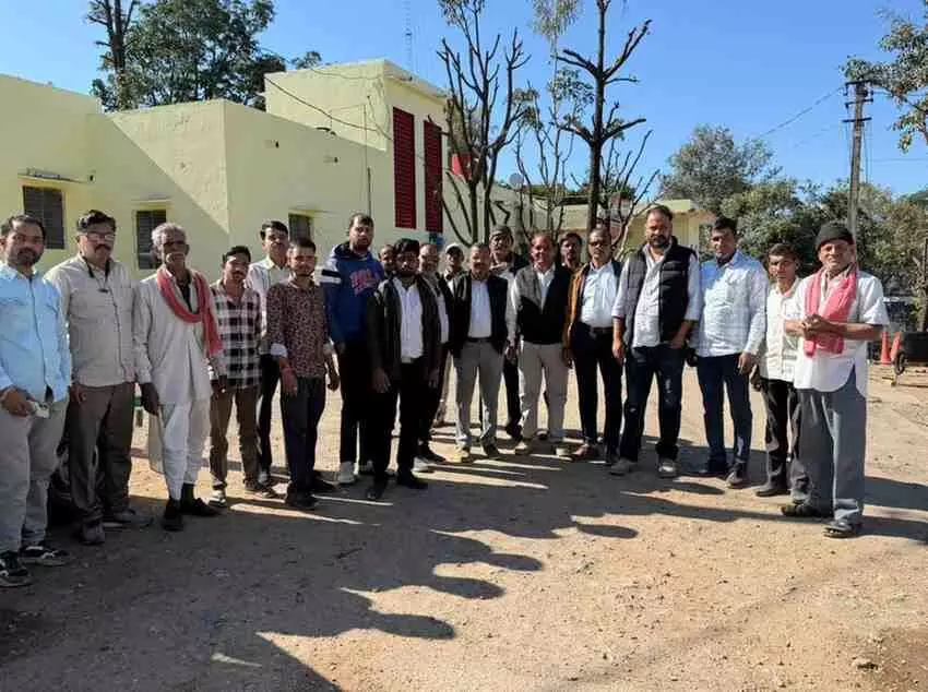 Anger erupts over the attack on Mazavad resident Vardichand Lohar; Anger erupts over the attack on Mazavad resident Vardichand Lohar;