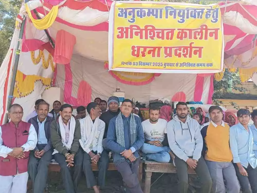 The protest demanding compassionate appointment continues for the ninth day in Bhusavar.