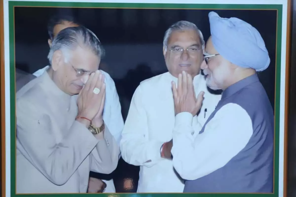 निष्कलंक राजकारण का उज्ज्वल अध्याय समाप्त, वरिष्ठ नेता शिवराज पाटील चाकूरकर का 91 वर्ष की आयु में निधन निष्कलंक राजकारण का उज्ज्वल अध्याय समाप्त, वरिष्ठ नेता शिवराज पाटील चाकूरकर का 91 वर्ष की आयु में निधन