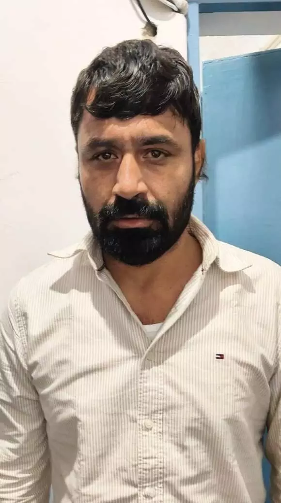Suresh Kumar Jat, a criminal with a reward of Rs 5,000, arrested; country-made pistol used in the incident recovered Suresh Kumar Jat, a criminal with a reward of Rs 5,000, arrested; country-made pistol used in the incident recovered