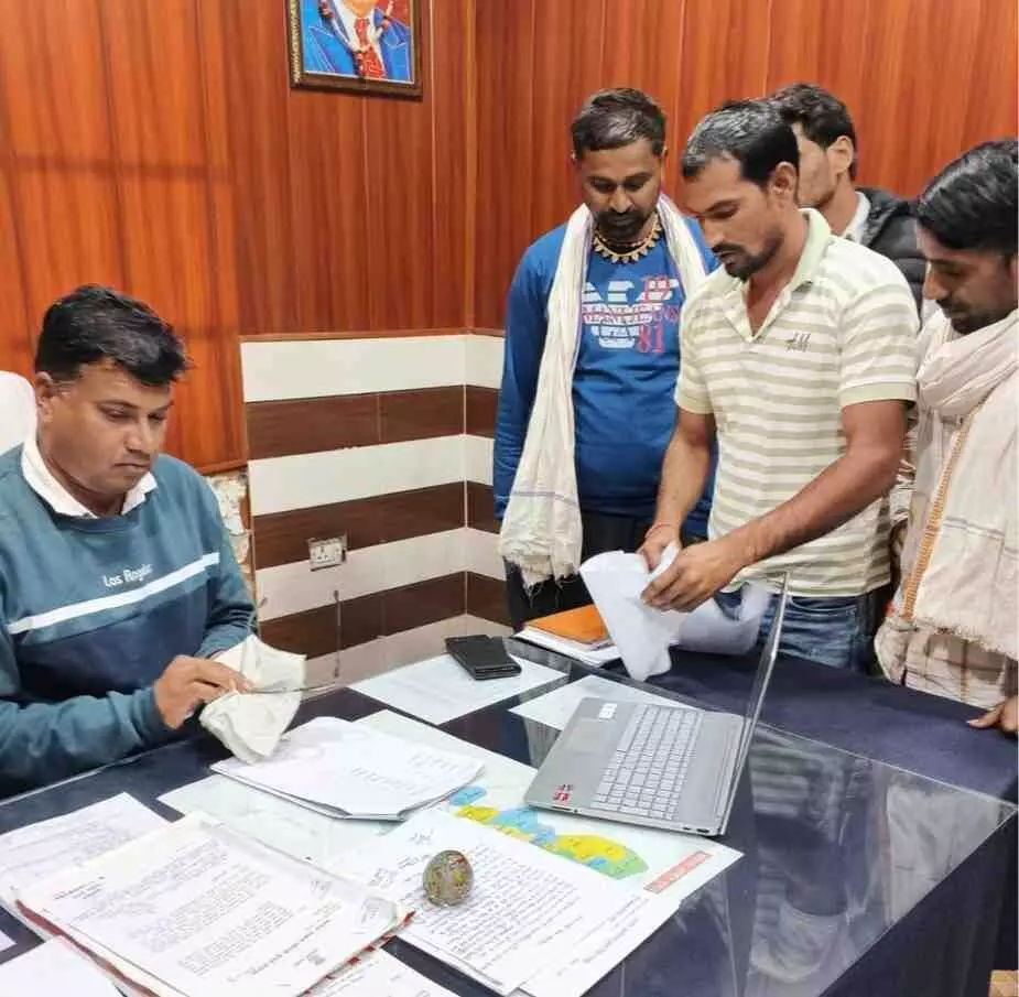 Villagers submitted a memorandum to the Tehsildar demanding removal of encroachment from the government school and government pasture in Suhari village.