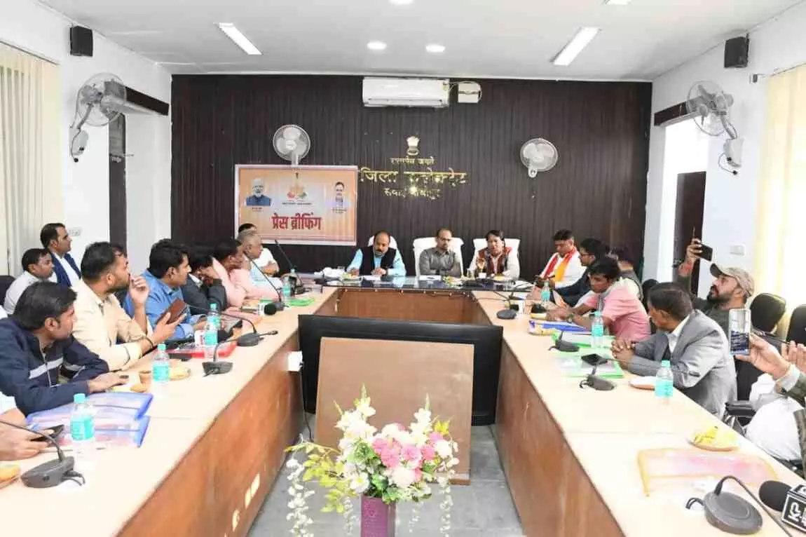 Development scenario has changed in two years: Khandar MLA Jitendra Gothwal released a detailed report card of the governments achievements at a press conference.