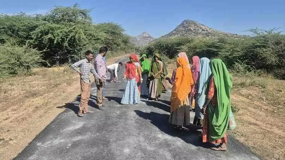 A 4-kilometer road built overnight crumbled the next day A 4-kilometer road built overnight crumbled the next day