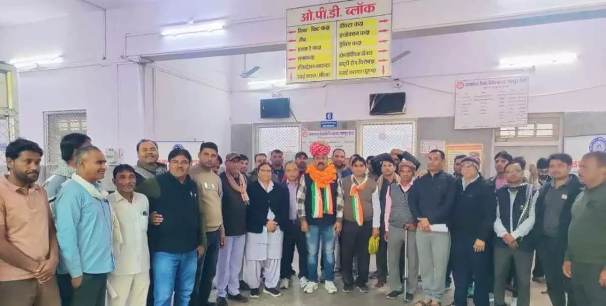 Divisional Secretary Abdul Khaliq raised the issue of problems of railway employees,