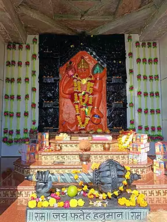 he Hanuman temple were opened for devotees. he Hanuman temple were opened for devotees.