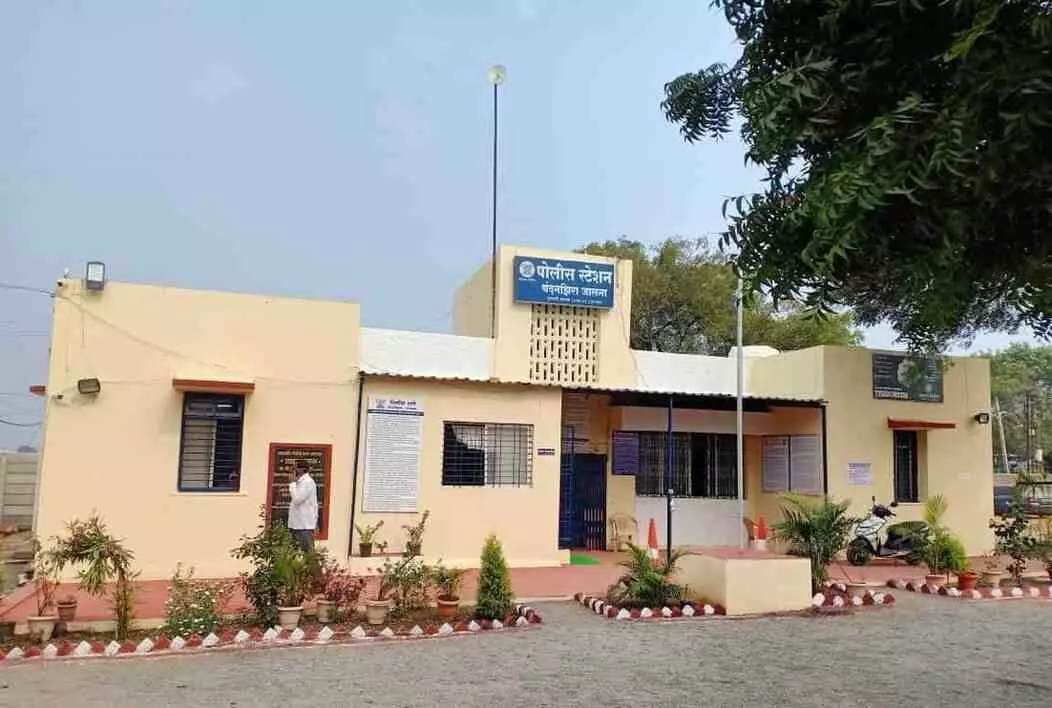 Sensational case of tax evasion in Gundewadi Gram Panchayat: Lakhs recovered through fabricated receipts, FIR filed against Sarpanch by court order Sensational case of tax evasion in Gundewadi Gram Panchayat: Lakhs recovered through fabricated receipts, FIR filed against Sarpanch by court order