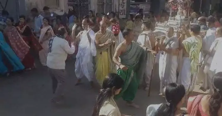 Vagad resounded with the chants of Lord Parshvanath, Vagad resounded with the chants of Lord Parshvanath,