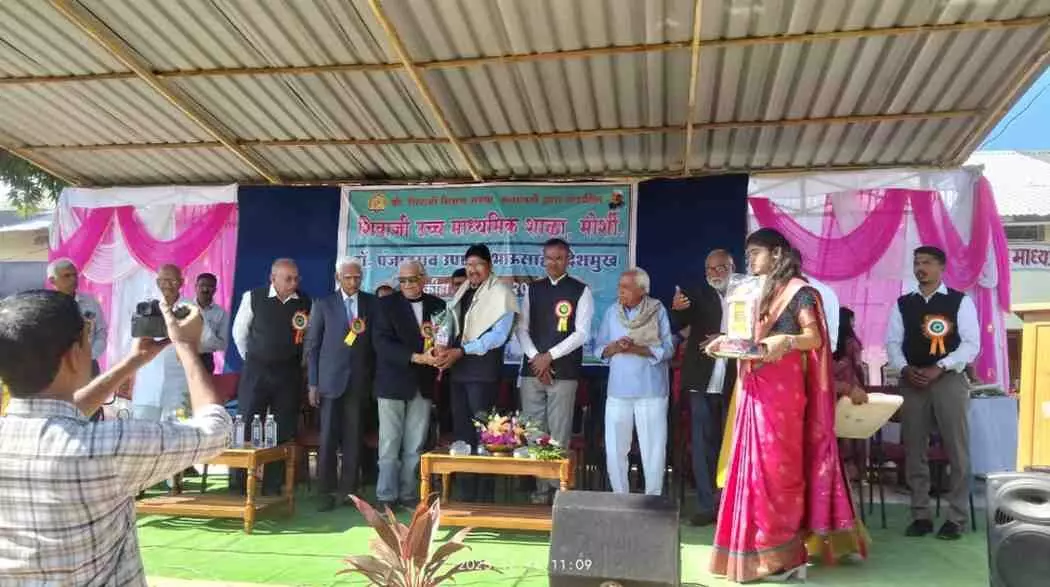 Mahakumbh of sports in Morshi: A grand two-day district level sports festival was organised at Shivaji School. Mahakumbh of sports in Morshi: A grand two-day district level sports festival was organised at Shivaji School.