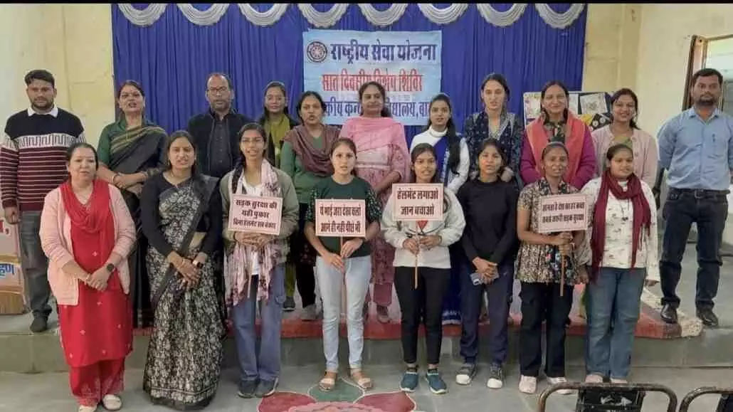 Message of road safety in Government Girls College, life saving rules told to the girl students