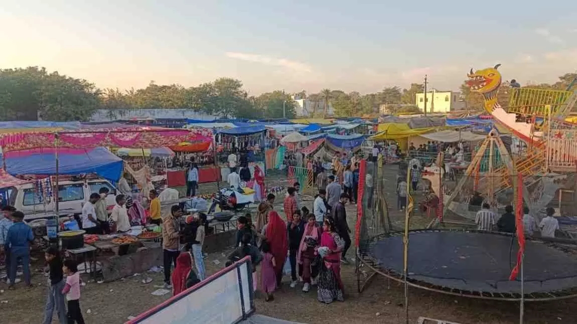 A grand fair was organised on Paush Dashami at Adinda Parshvanath, villagers enjoyed the festival.