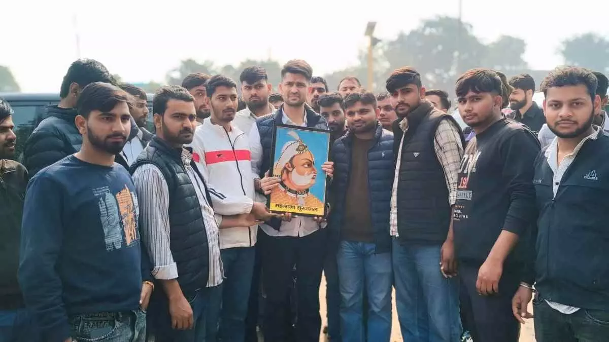 Former student union president Nirmal Chaudhary was felicitated at Khedli turn, and a call was given to adopt the ideals of Maharaja Surajmal. Former student union president Nirmal Chaudhary was felicitated at Khedli turn, and a call was given to adopt the ideals of Maharaja Surajmal.