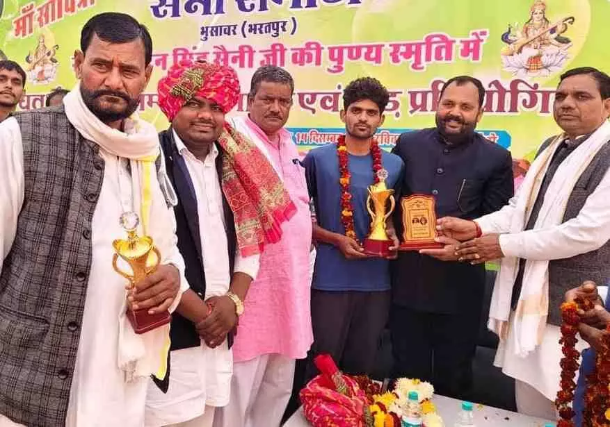 Fourth Talent Award Ceremony in memory of late Karan Singh Saini in Bhusavar, Bantu and Rachna Saini first in the running competition Fourth Talent Award Ceremony in memory of late Karan Singh Saini in Bhusavar, Bantu and Rachna Saini first in the running competition