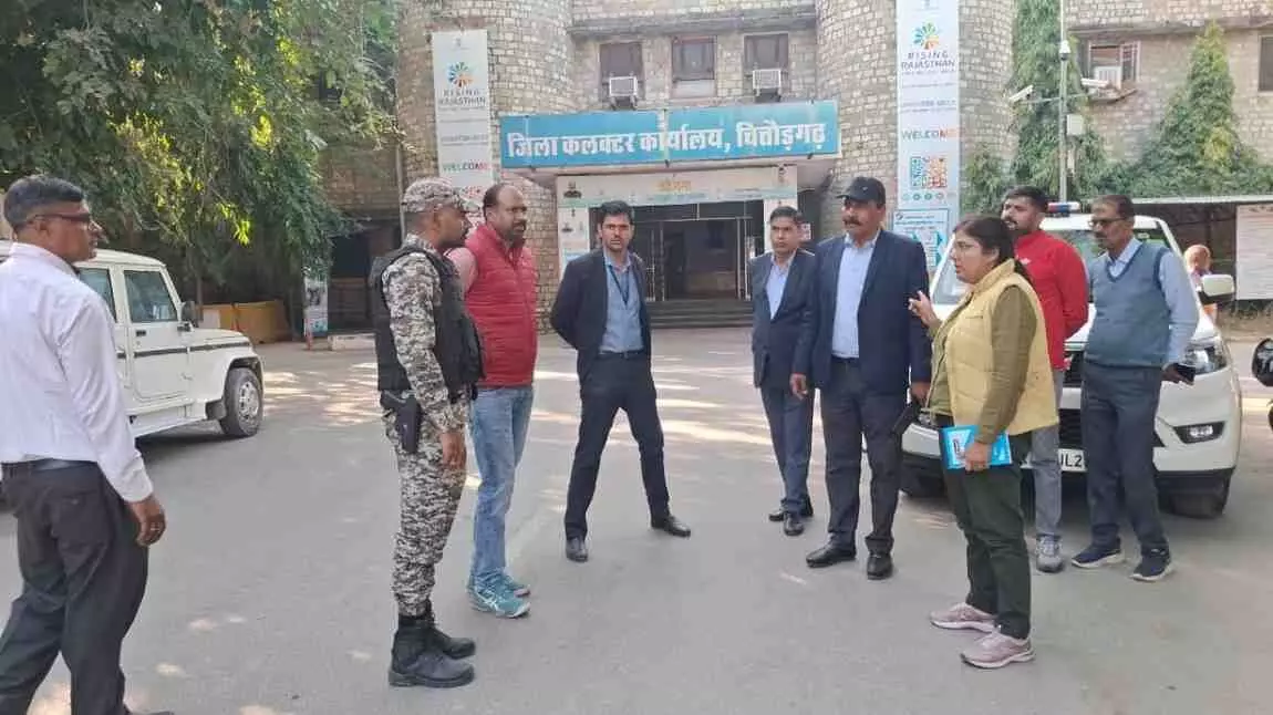 Suspenseful threat: Information about bombing the Chittorgarh Collectorate creates panic Suspenseful threat: Information about bombing the Chittorgarh Collectorate creates panic