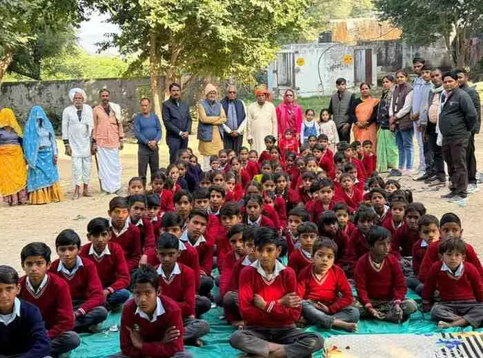 Philanthropists distributed jerseys to students in the harsh winter, Philanthropists distributed jerseys to students in the harsh winter,