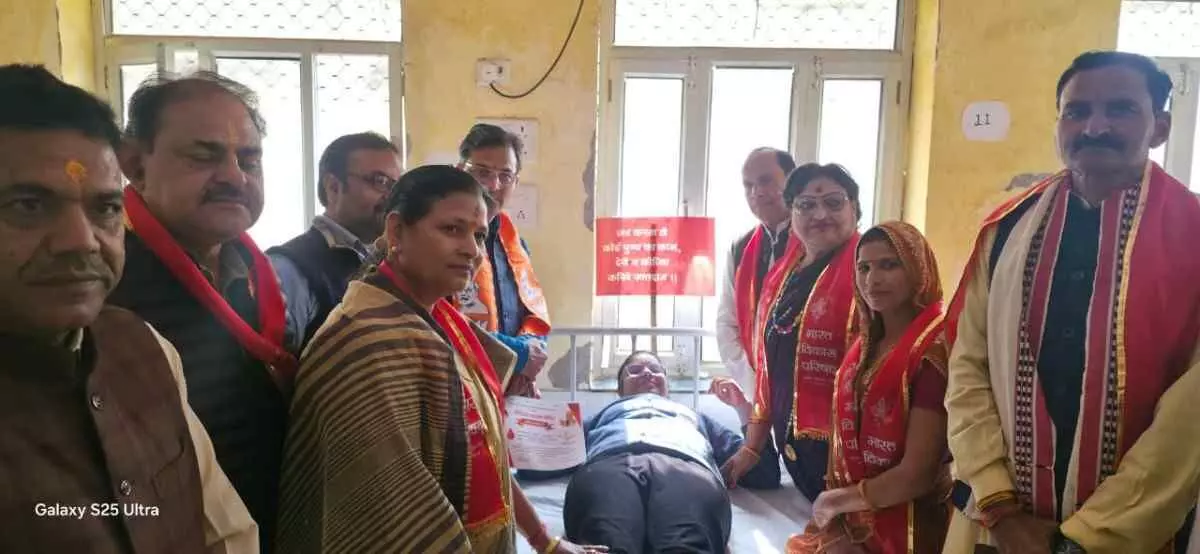 Blood donation camp in Hindaun on completion of two years of the state government: