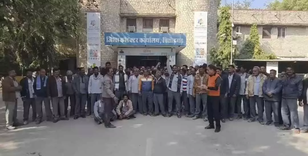labor organizations stage a strong protest at the Collectorate Square