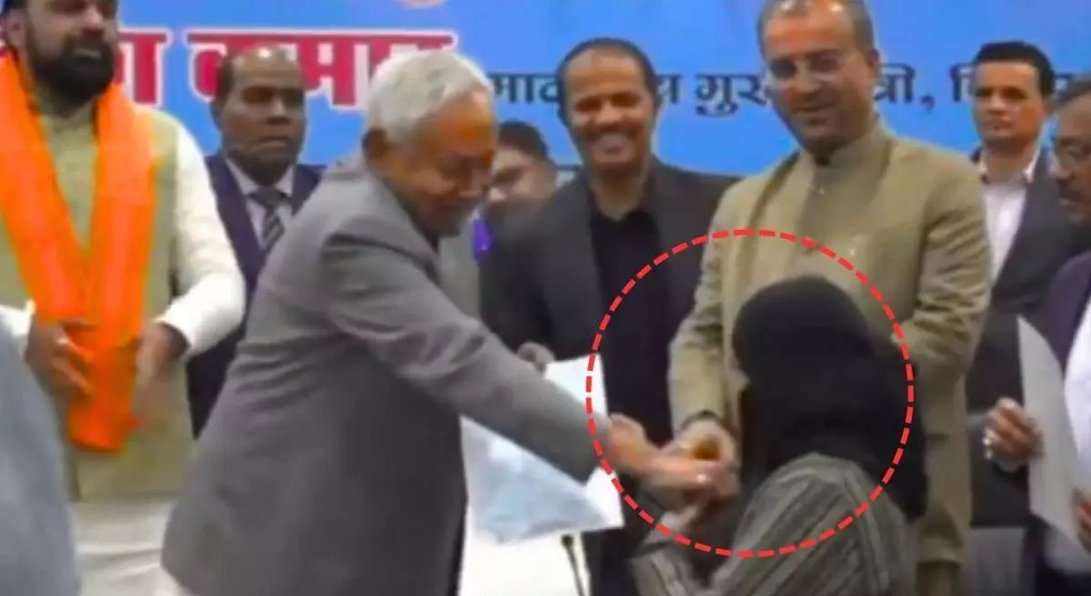 Nitish Kumar pulled off a doctors hijab Nitish Kumar pulled off a doctors hijab