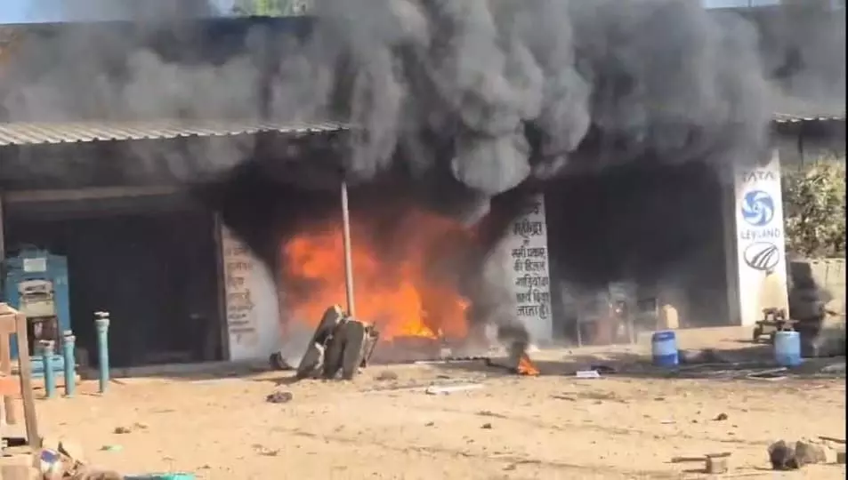 Cylinder explosion in shop causes panic, massive fire