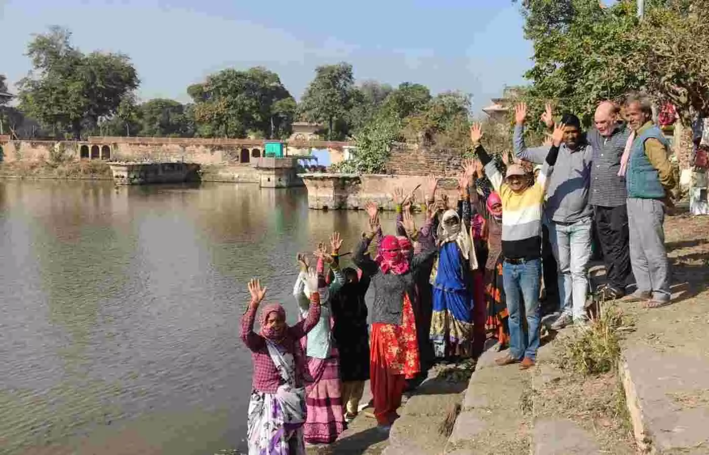 The protest over the poor condition of Deegs ponds continues for the 22nd day,