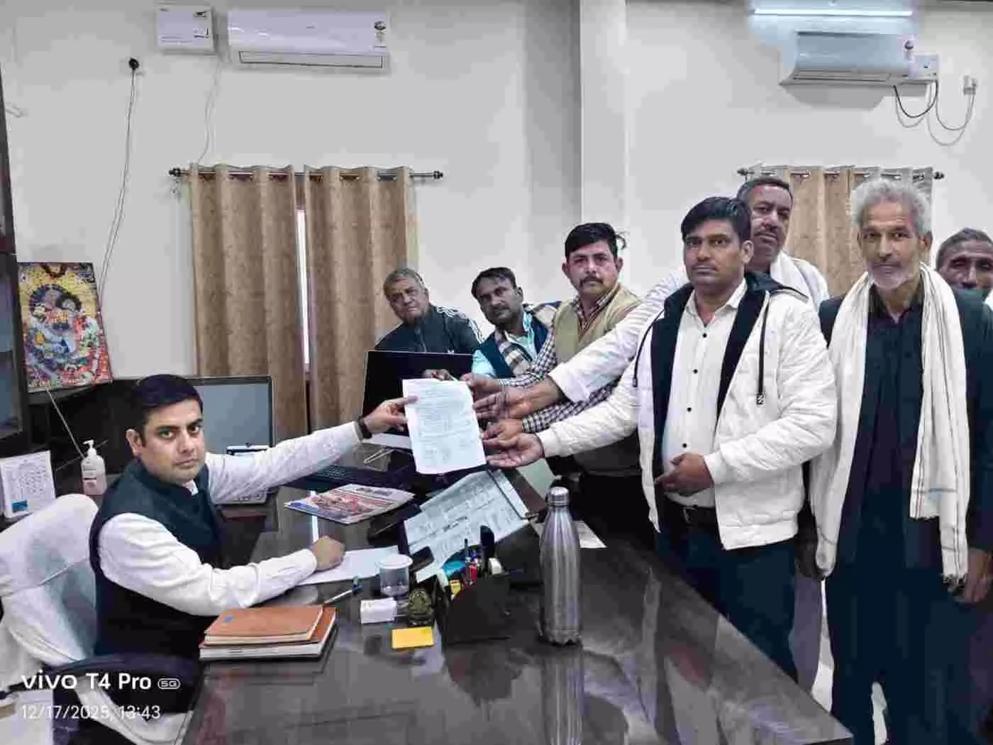 the collector over non-payment, warning of agitation.
