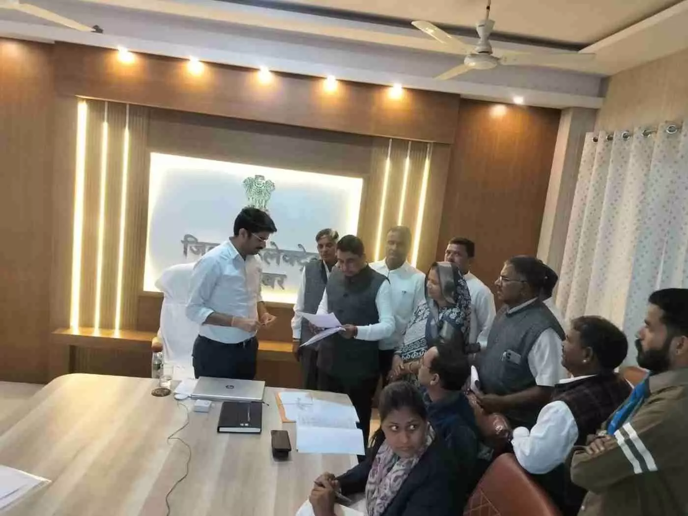 Congress ultimatum in Salumber: